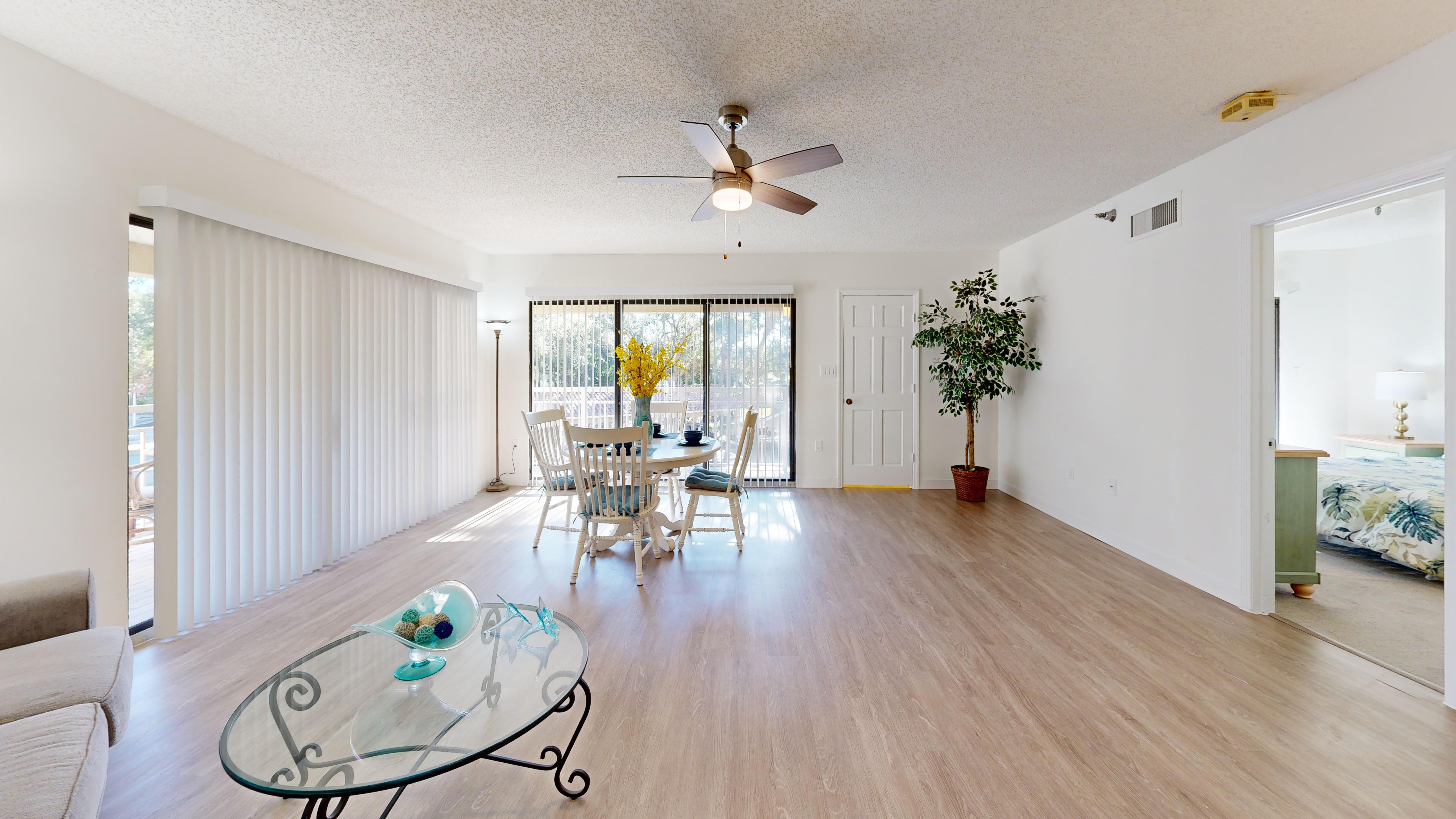 Senior-Living-Belleair-Towers-Two-Bedroom-Caladesi-1300-sqft-Living-Room